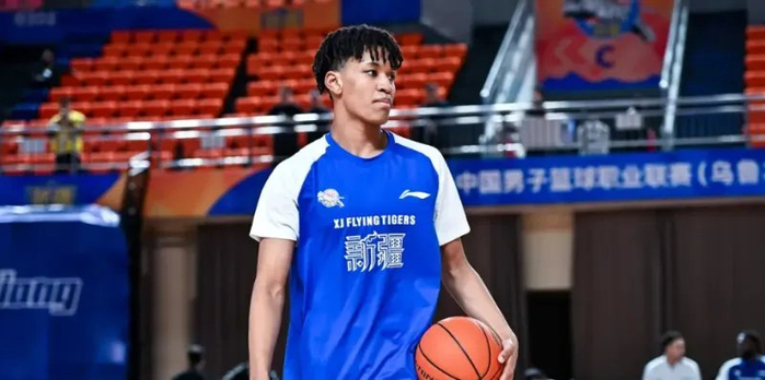 500彩票网-格兰建队真有一套！四小将被挖掘各显神通，防守体系也搭建完毕|新疆|广东|曲笑宇|葛浩然|冯傲_新浪体育_新浪新闻